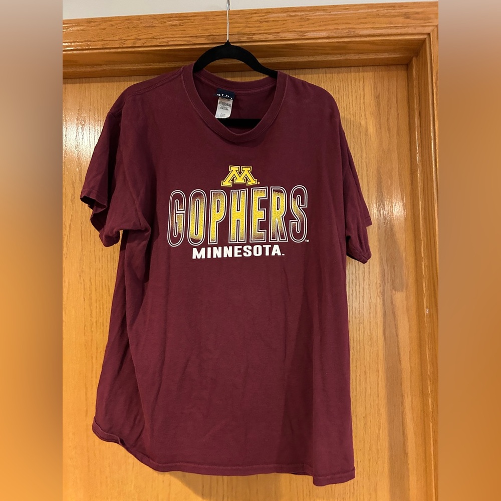 MN Gophers size Large Blue 84 Burgundy Cotton Tee.